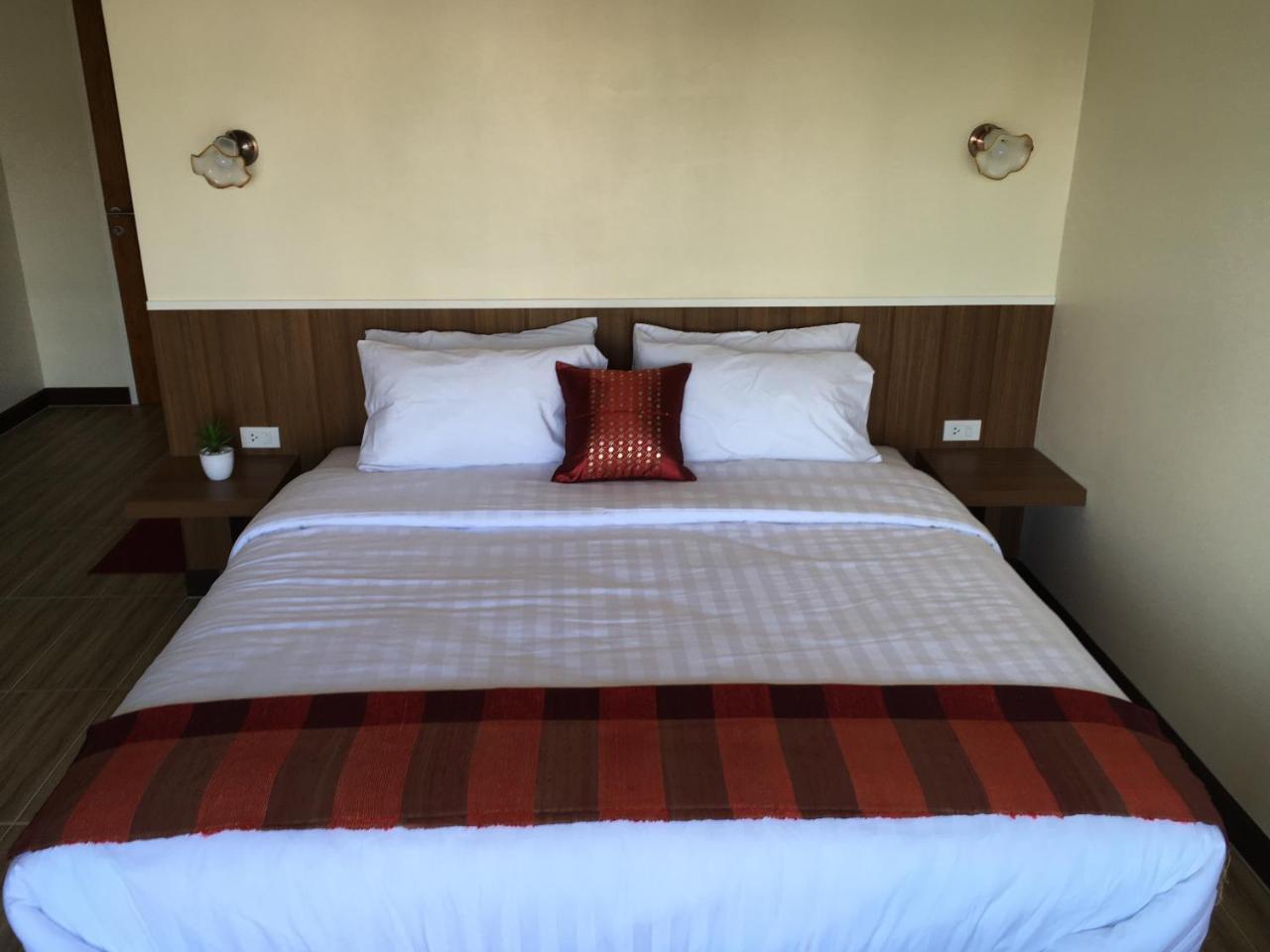 Baan Wanchart Hostel Bangkok Exterior photo