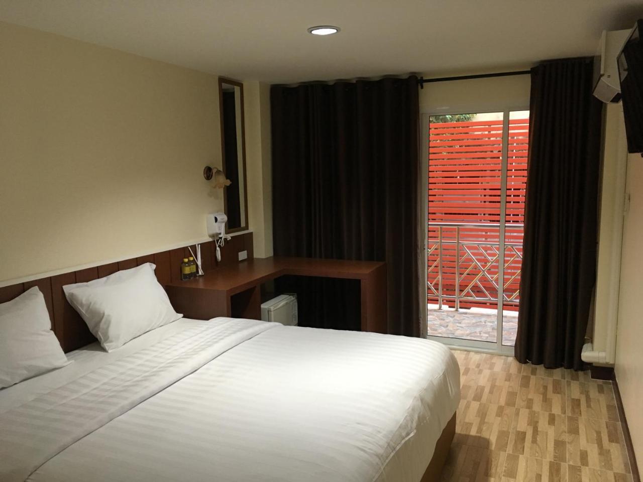 Baan Wanchart Hostel Bangkok Exterior photo