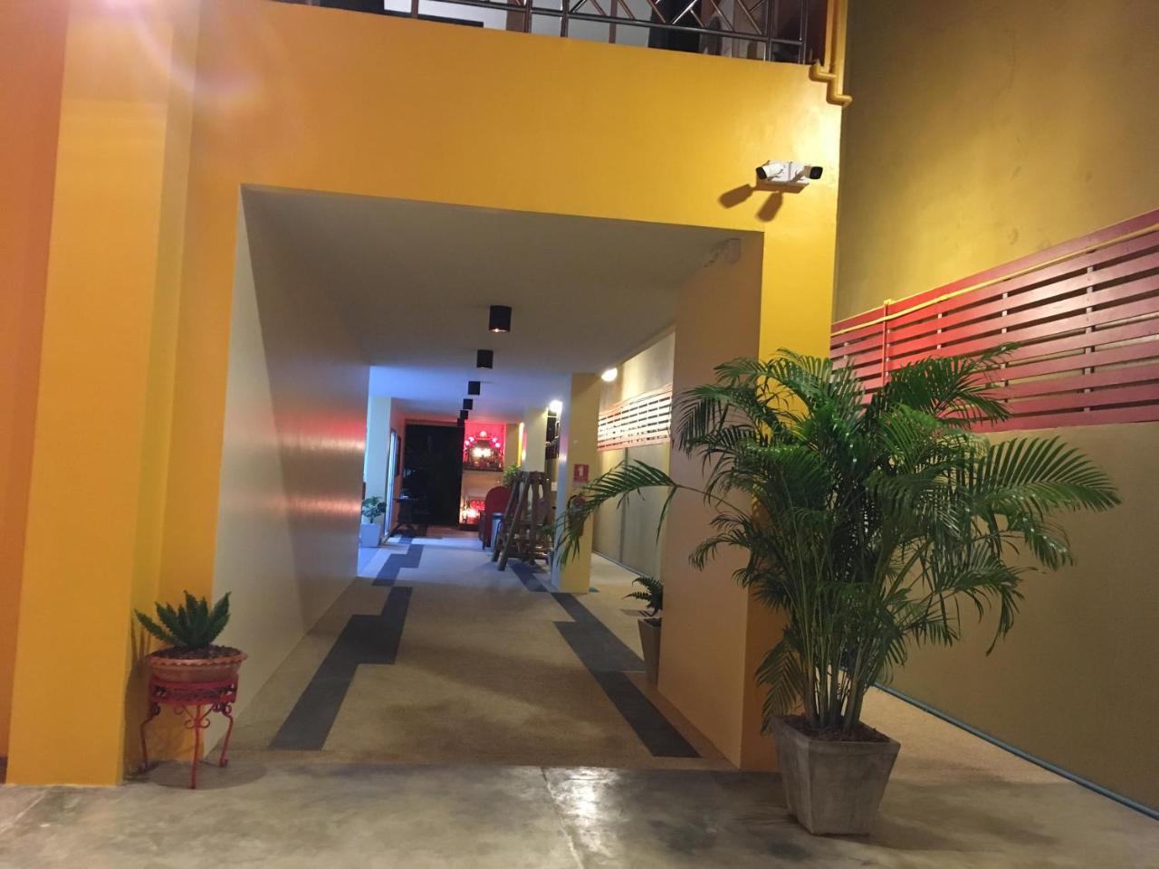 Baan Wanchart Hostel Bangkok Exterior photo
